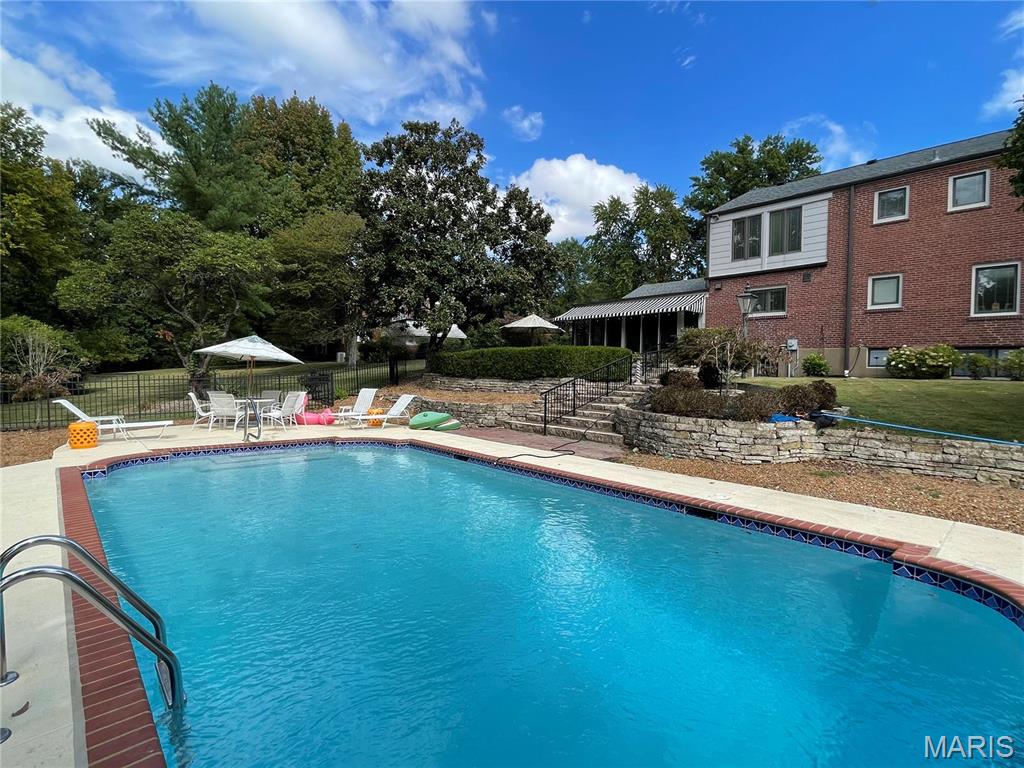 St Louis, Missouri 63117, United States, 3 Bedrooms Bedrooms, ,4 BathroomsBathrooms,Residential,Pending,112867