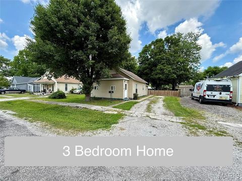 Photo of 324 N Harrison Street, Girard, IL 62640 (MLS # 26035976)