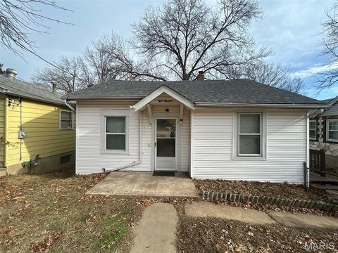 Photo of 814 Elsworth Place, St Louis, MO 63135 (MLS # 25082460)