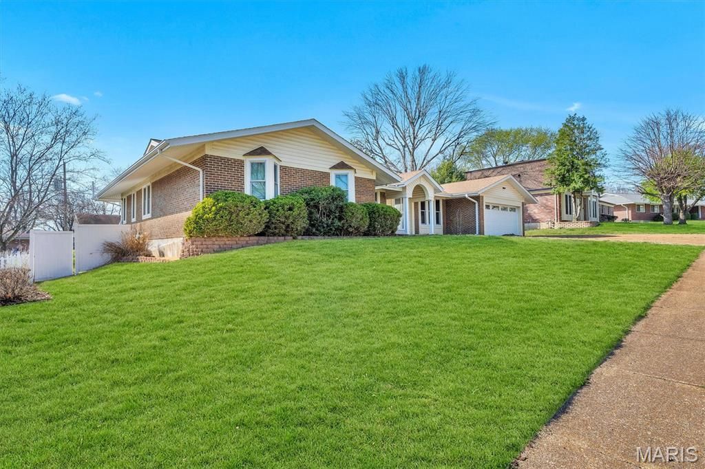 Photo of 1531 Heirloom Court, St Louis, MO 63146 (MLS # 26024118)