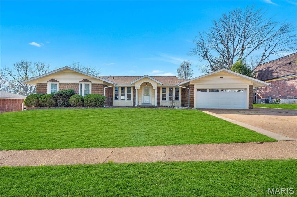 Photo of 1531 Heirloom Court, St Louis, MO 63146 (MLS # 26024118)