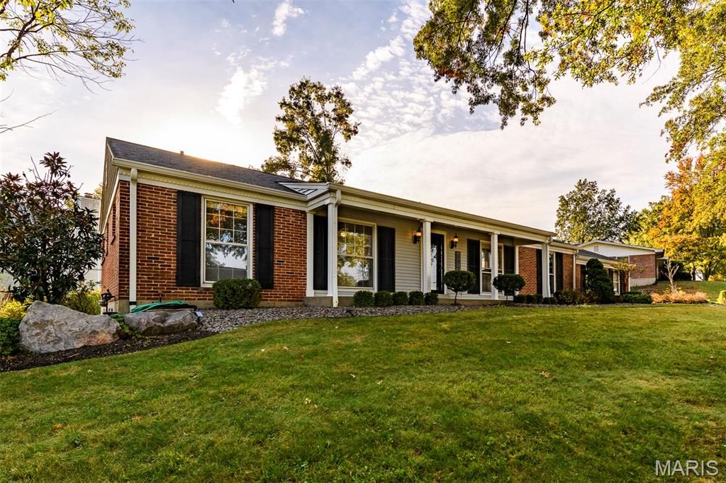 Photo of 1728 Folkstone Drive, St Louis, MO 63131 (MLS # 25072269)