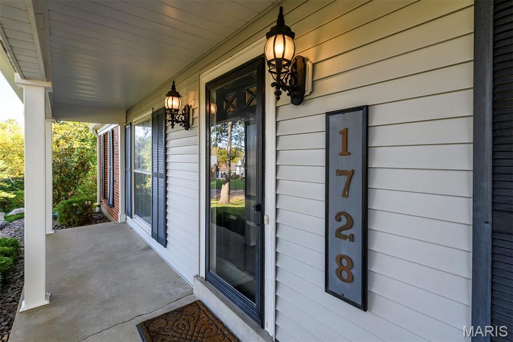 Photo of 1728 Folkstone Drive, St Louis, MO 63131 (MLS # 25072269)