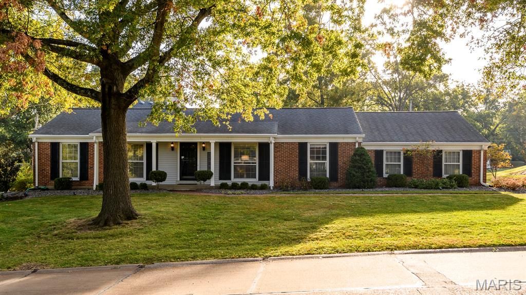 Photo of 1728 Folkstone Drive, St Louis, MO 63131 (MLS # 25072269)