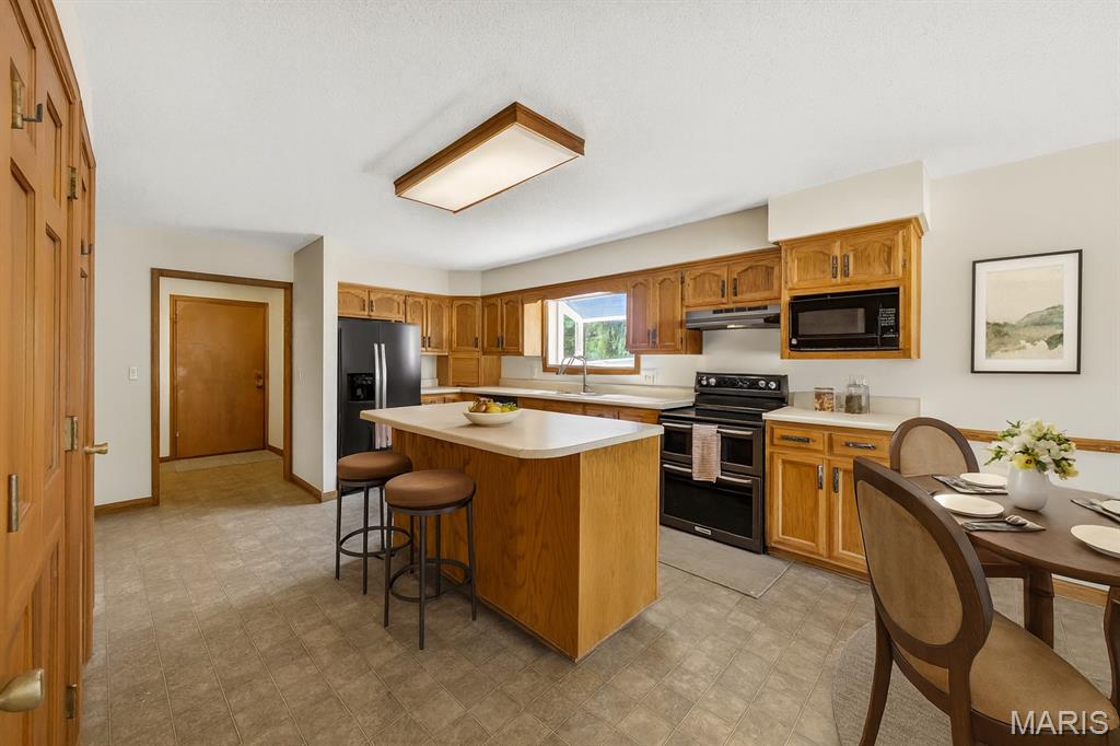 Washington, Missouri 63090, United States, 4 Bedrooms Bedrooms, ,4 BathroomsBathrooms,Residential,Pending,209044