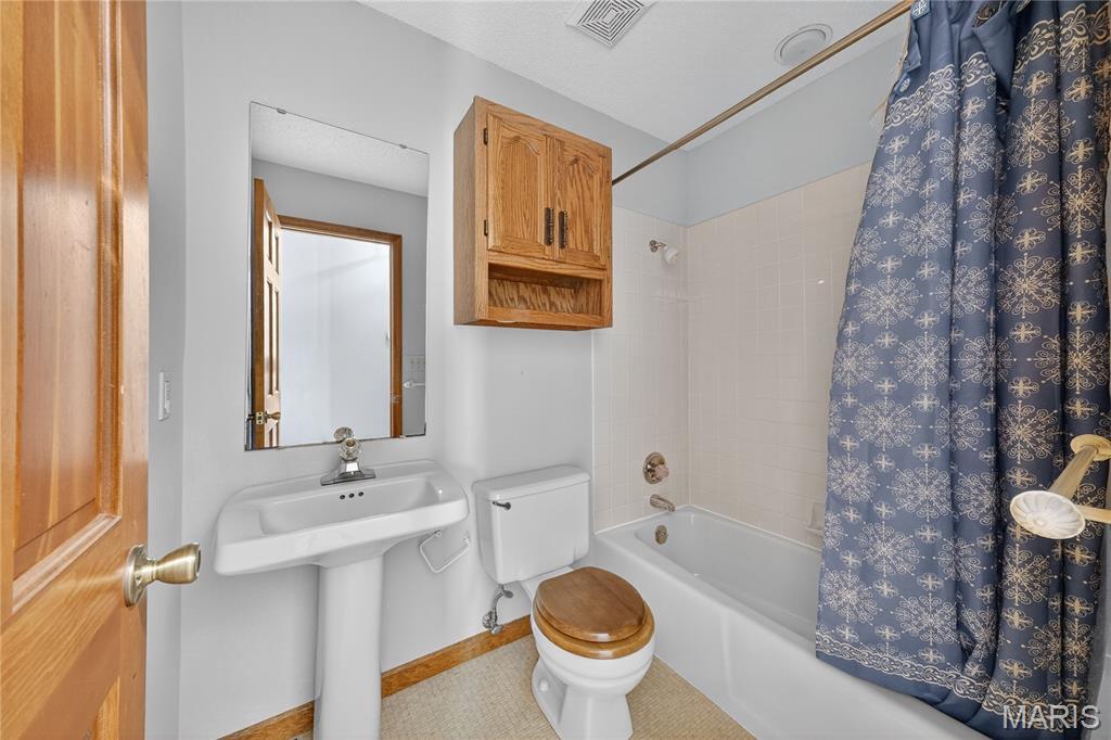 Washington, Missouri 63090, United States, 4 Bedrooms Bedrooms, ,4 BathroomsBathrooms,Residential,Pending,209044