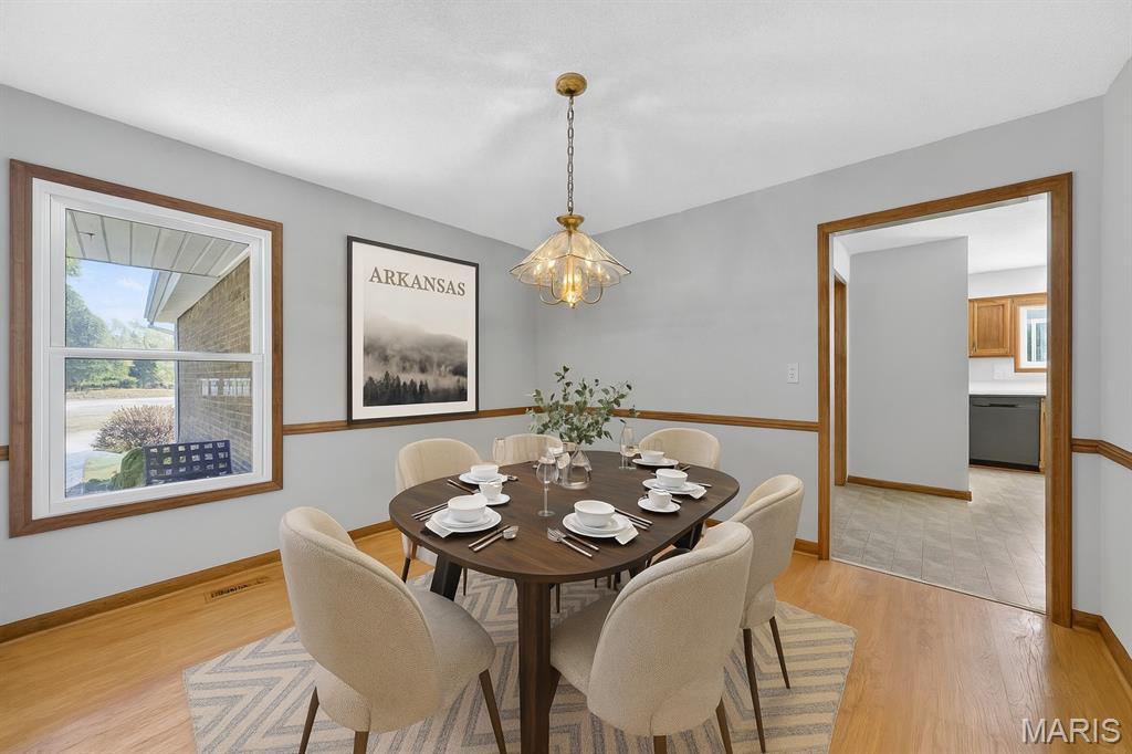 Washington, Missouri 63090, United States, 4 Bedrooms Bedrooms, ,4 BathroomsBathrooms,Residential,Pending,209044