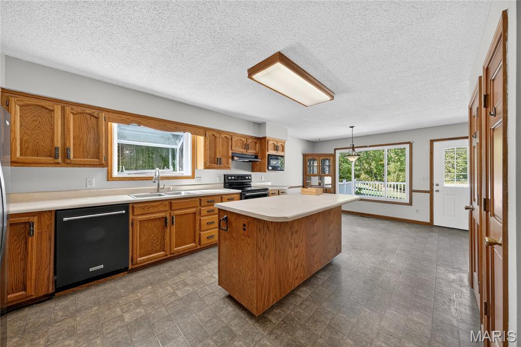 Washington, Missouri 63090, United States, 4 Bedrooms Bedrooms, ,4 BathroomsBathrooms,Residential,Pending,209044