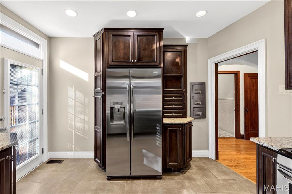 St Louis, Missouri 63109, United States, 2 Bedrooms Bedrooms, ,1 BathroomBathrooms,Residential,Pending,253461