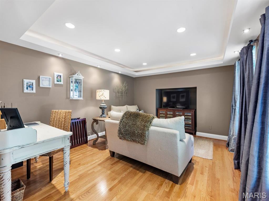 225 W Manor Drive