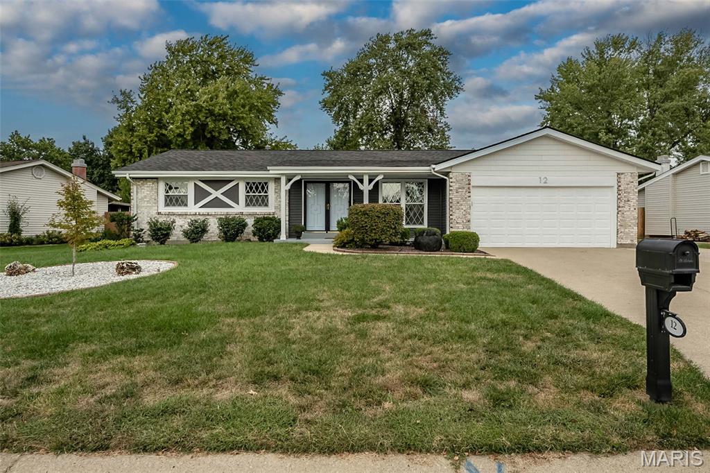 12 Oakridge West Drive