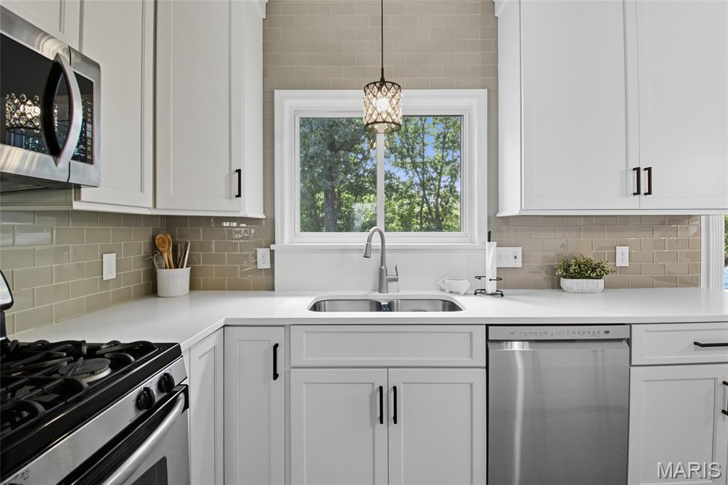 Ballwin, Missouri 63021, United States, 4 Bedrooms Bedrooms, ,3 BathroomsBathrooms,Residential,Coming Soon,223047