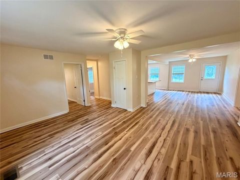 Tiny photo for 703 W 7th Street, Fulton, MO 65251 (MLS # 26033876)