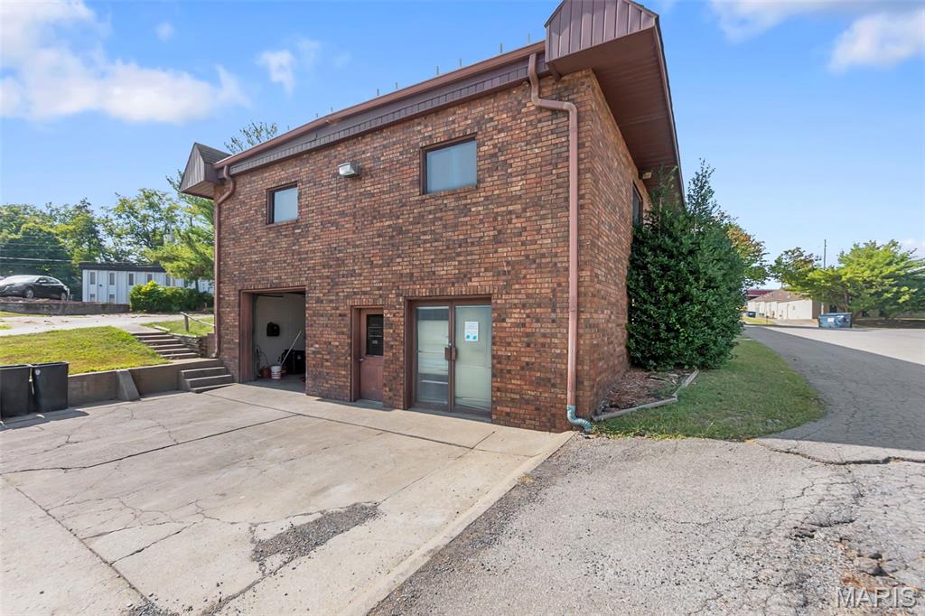 Klages - Commercial Sale