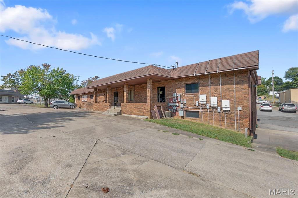 Klages - Commercial Sale