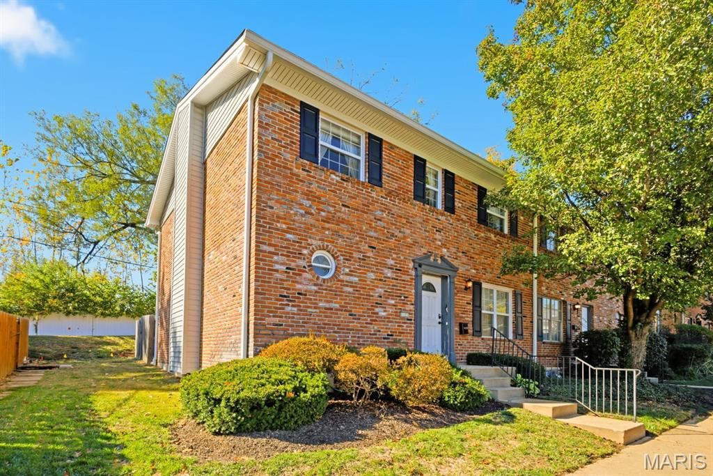 Photo of 1121 Matador Drive, Chesterfield, MO 63141 (MLS # 25073527)