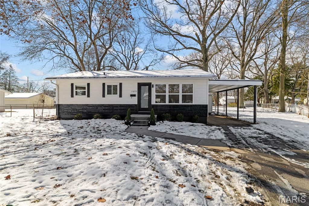 Photo of 1655 Fenmore Drive, Florissant, MO 63031 (MLS # 25078969)