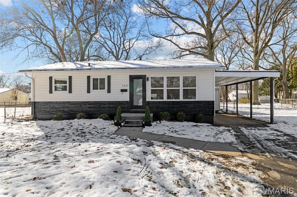 Photo of 1655 Fenmore Drive, Florissant, MO 63031 (MLS # 25078969)