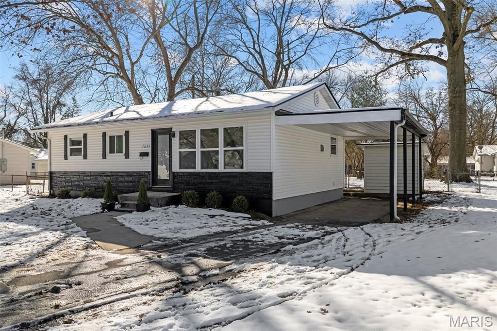 Photo of 1655 Fenmore Drive, Florissant, MO 63031 (MLS # 25078969)