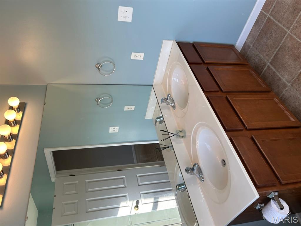 Vlgs At Springhurst #5 - Residential Lease