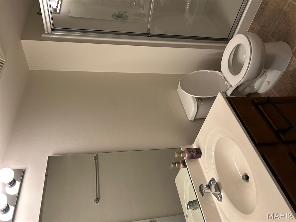 Vlgs At Springhurst #5 - Residential Lease