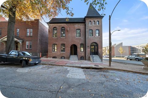 Photo of 1201 Mackay Place, St Louis, MO 63104 (MLS # 25077543)