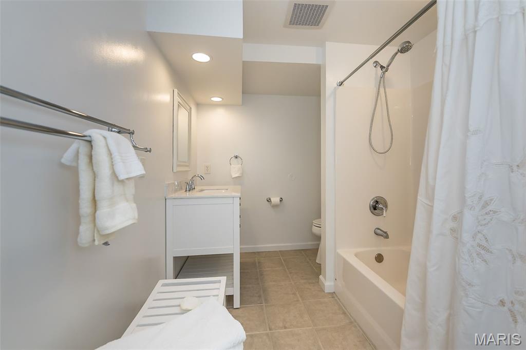 Ladue Park 3 - Residential