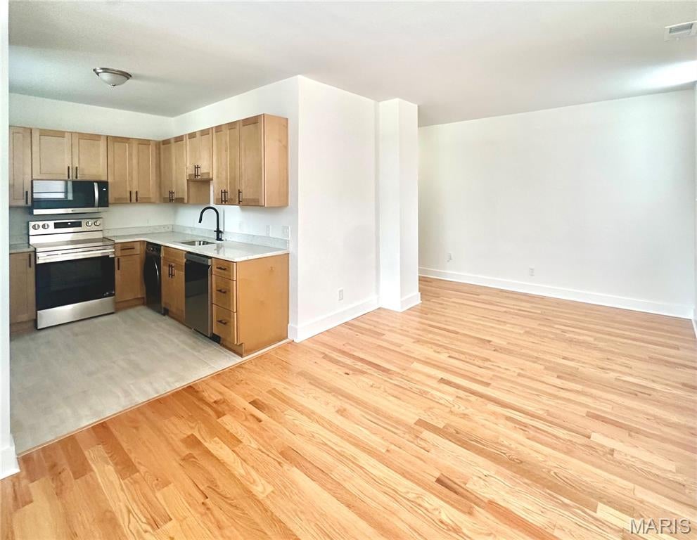 5630 Pershing Avenue 10