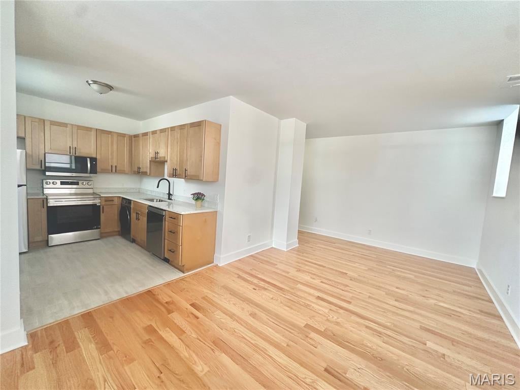 5630 Pershing Avenue 10