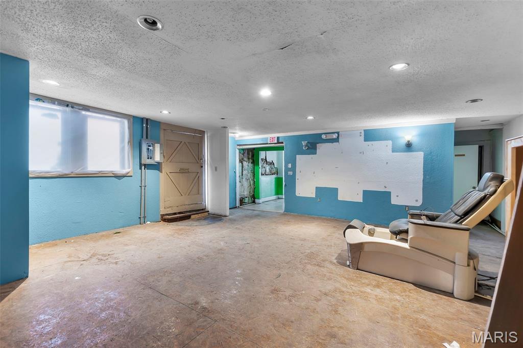 n/a - Commercial Sale