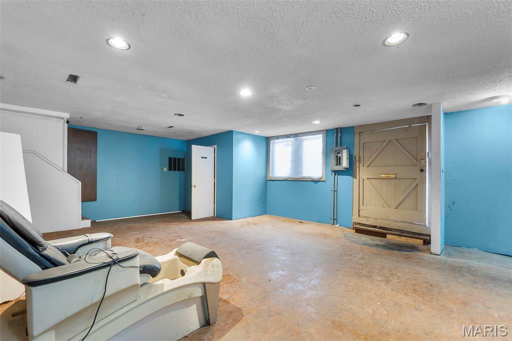 n/a - Commercial Sale