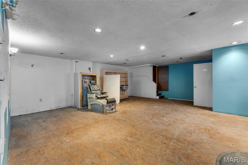 n/a - Commercial Sale