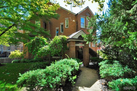Photo of 4520 W Pine Boulevard #8, St Louis, MO 63108 (MLS # 26064126)