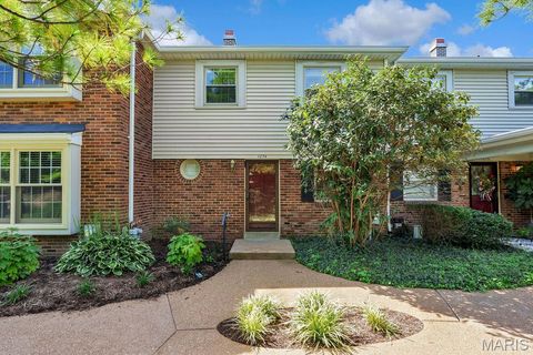 1074 Brooksgate Manor Drive Kirkwood MO 63122