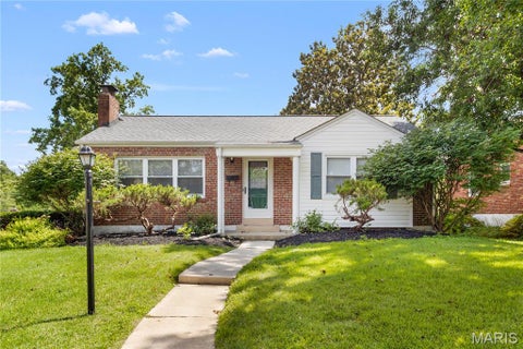 Photo of 2 W Rose Avenue, Webster Groves, MO 63119 (MLS # 26051017)