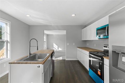 Tiny photo for 401 Julie Court, Elsberry, MO 63343 (MLS # 26067672)