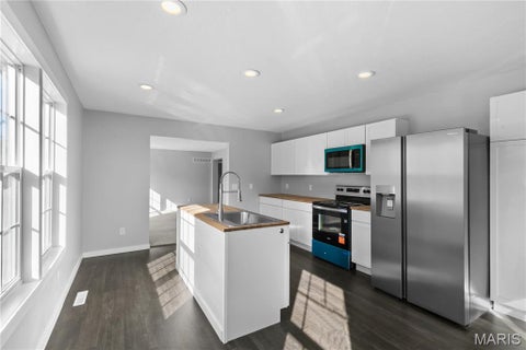 Tiny photo for 401 Julie Court, Elsberry, MO 63343 (MLS # 26067672)
