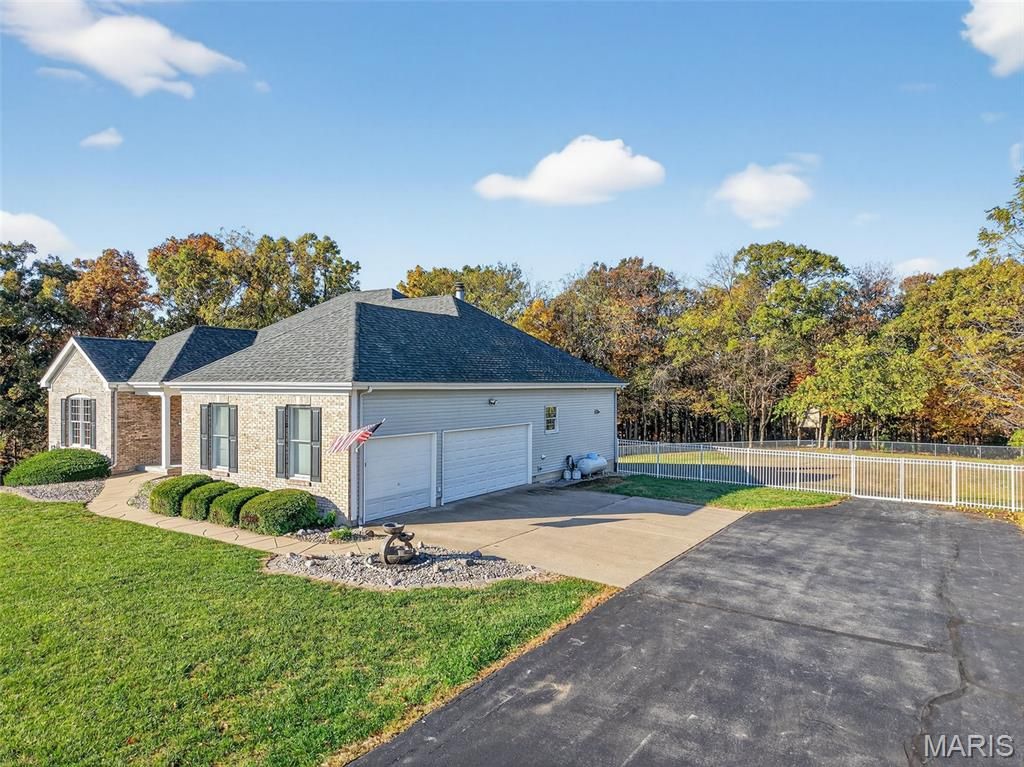 Photo of 1285 Duello Road, Lake Saint Louis, MO 63367 (MLS # 25072119)