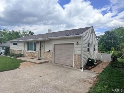 Tiny photo for 422 Barron Lane, Webster Groves, MO 63119 (MLS # 26028823)