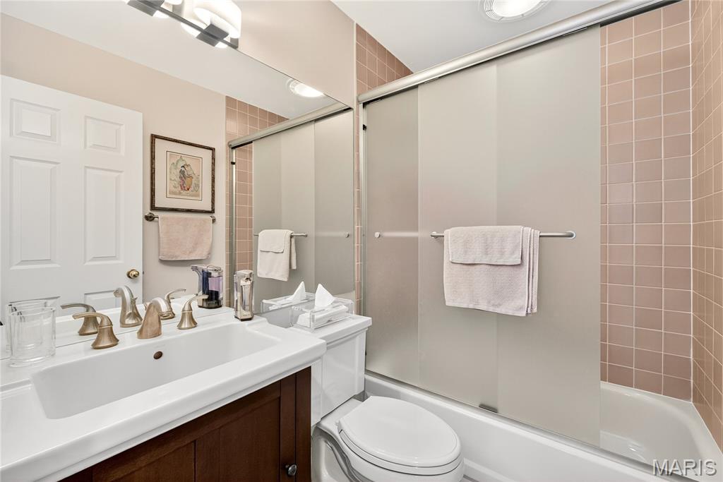 St Louis, Missouri 63122, United States, 3 Bedrooms Bedrooms, ,3 BathroomsBathrooms,Residential,Active,175151