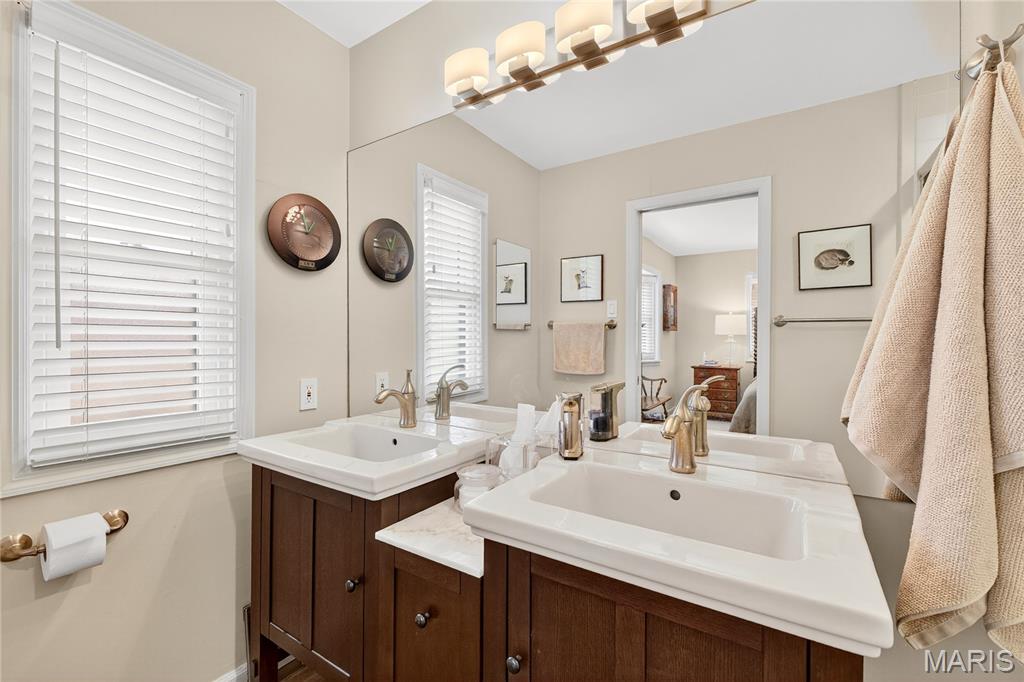 St Louis, Missouri 63122, United States, 3 Bedrooms Bedrooms, ,3 BathroomsBathrooms,Residential,Active,175151