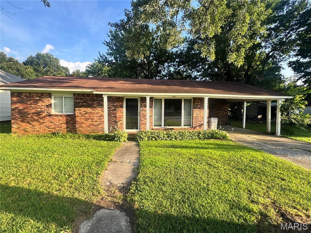 Photo 1 of 17 — 114 E PHILLIPS AVE, Lilbourn, MO 63862