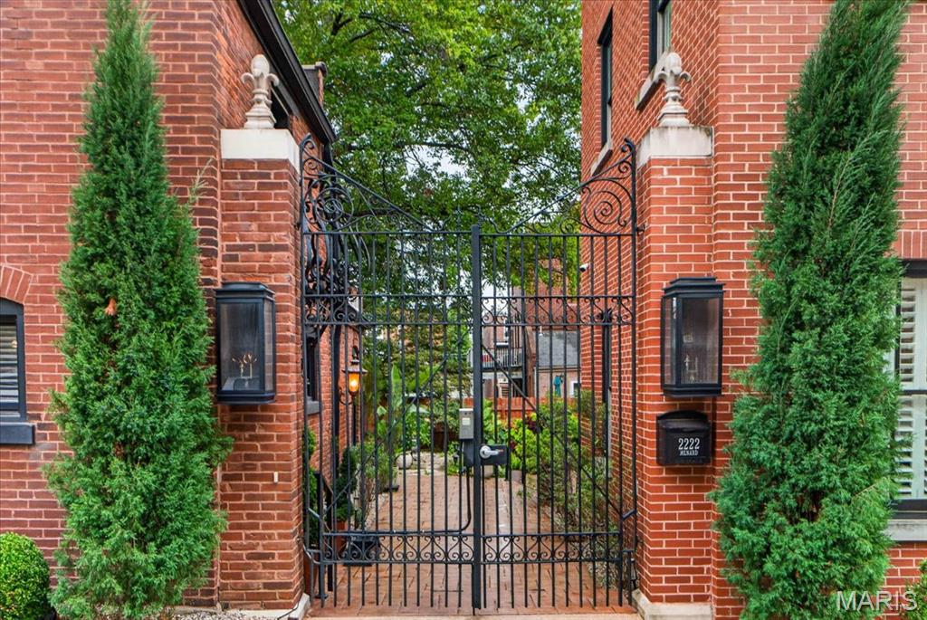 Photo of 2220 Menard Street, St Louis, MO 63104 (MLS # 26065712)