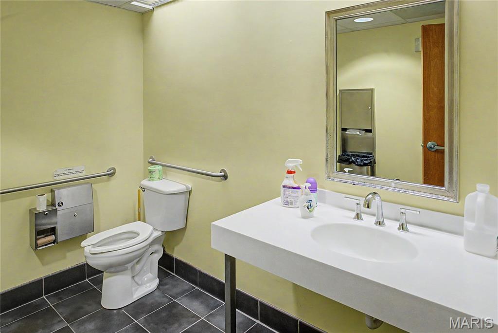 Range D - Commercial Lease