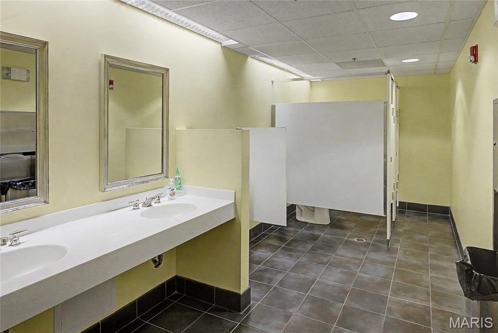 Range D - Commercial Lease