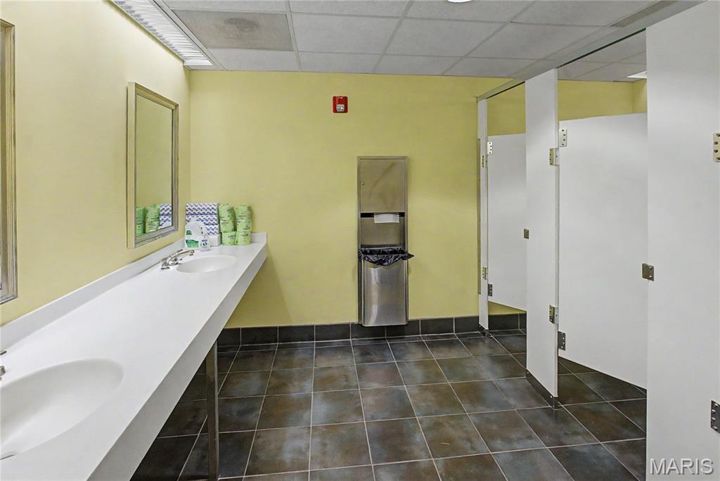 Range D - Commercial Lease