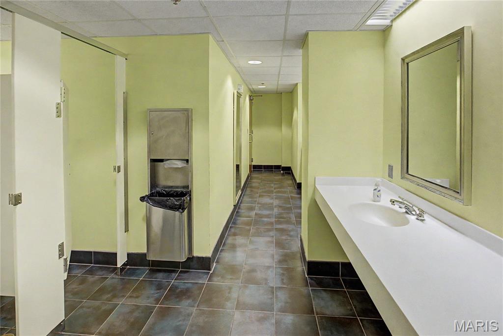 Range D - Commercial Lease
