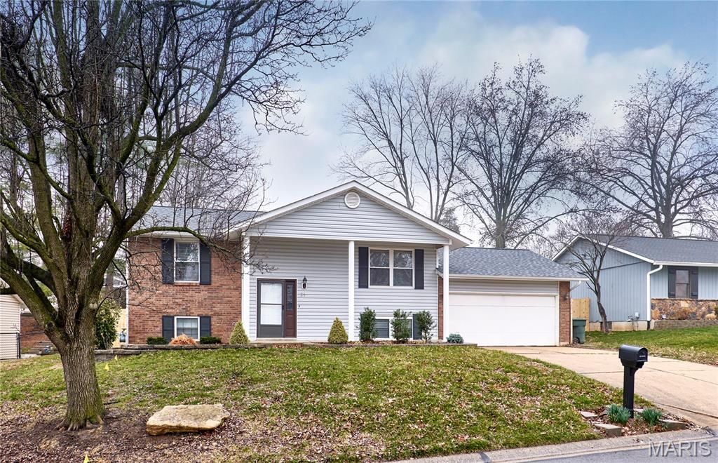 Photo of 21 Universal Drive, St Peters, MO 63376 (MLS # 26013788)