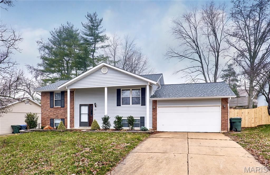 Photo of 21 Universal Drive, St Peters, MO 63376 (MLS # 26013788)