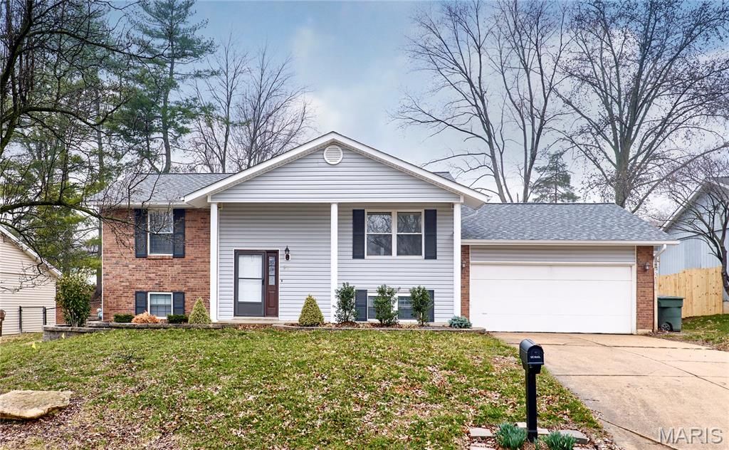 Photo of 21 Universal Drive, St Peters, MO 63376 (MLS # 26013788)